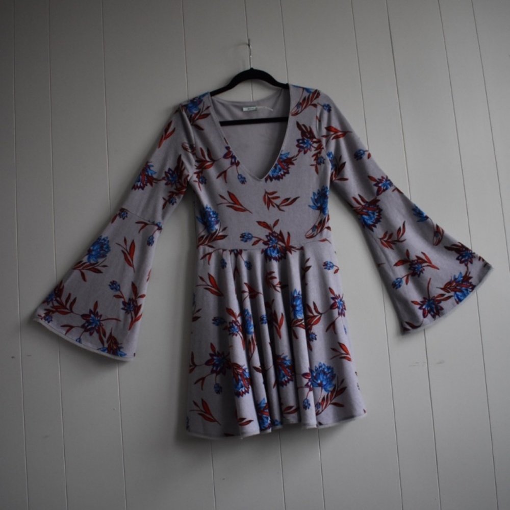 UO Large NWOT Ecote Cozy Bell Sleeved Mini Dress